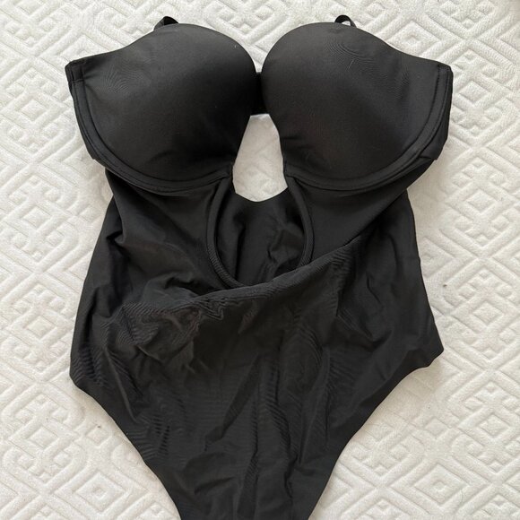 NWT SKIMS Black Strapless Thong Bodysuit Size S - Picture 1 of 4